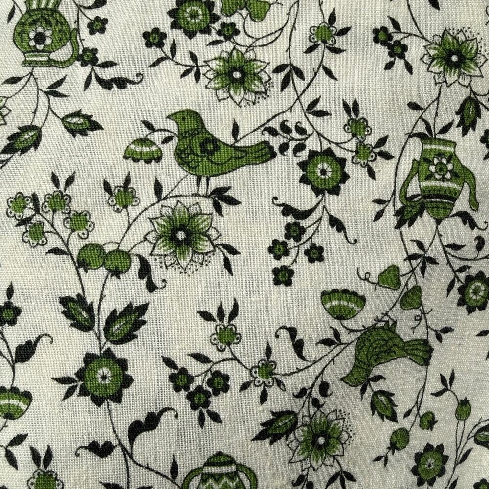 Vintage farmhouse style green and cream kitchen table cloth